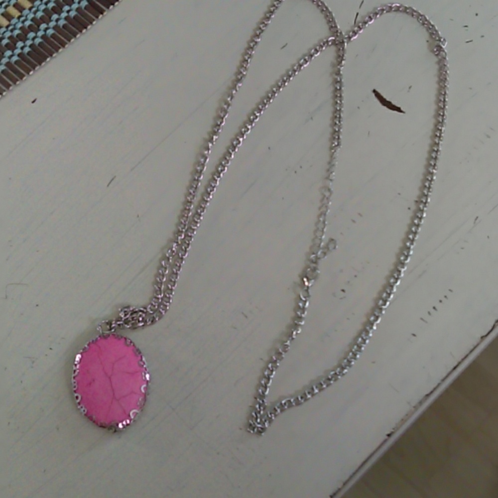 Long style pink cracked stone necklace